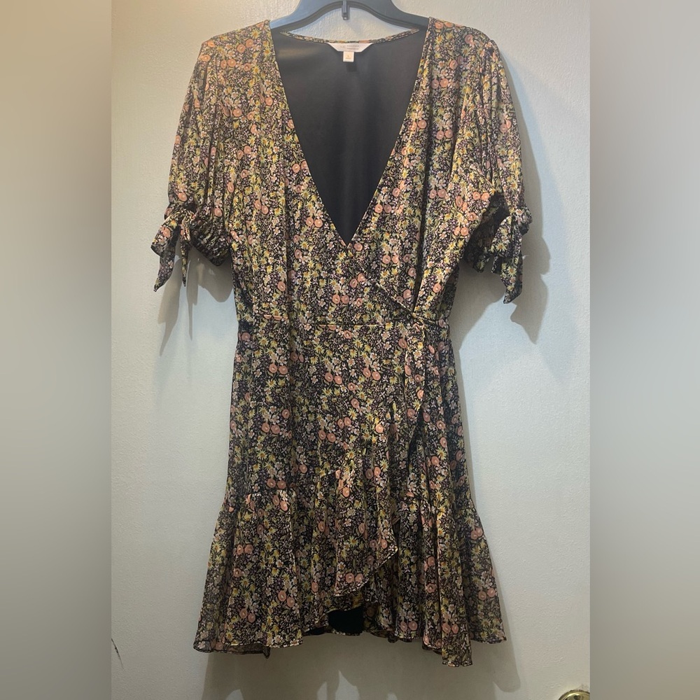 Lauren Conrad size Large wrap dress - Picture 2 of 6